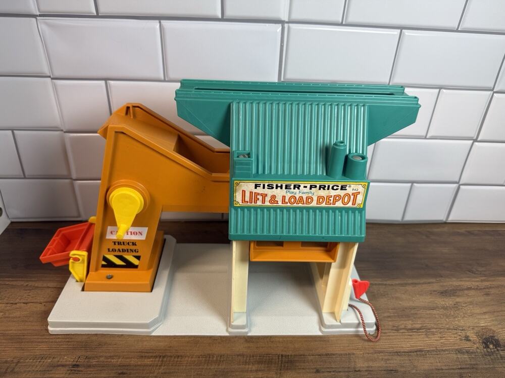 Vintage Fisher Price Little People Lift And Load Depot #942 Incomplete